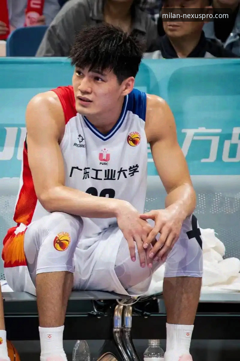 CBA状元陈国豪对阵老东家再遭回避条款限制，今晚关键卡位战无法出场引发热议